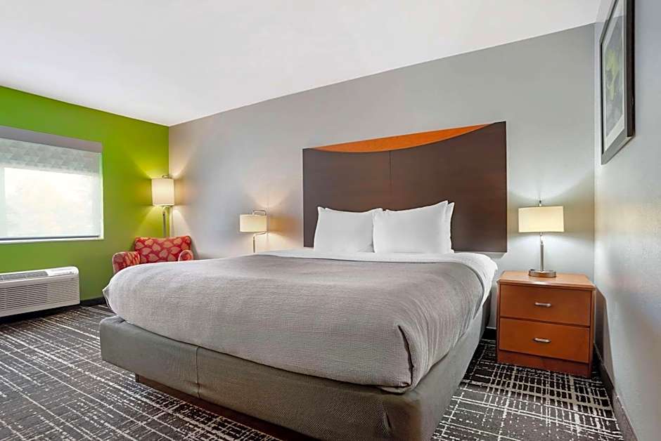 Quality Inn & Suites Birmingham - Highway 280