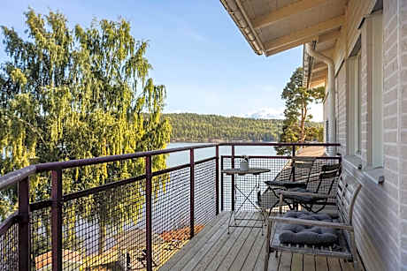 Superior Double Room with Balcony and Lake View - Non-Smoking