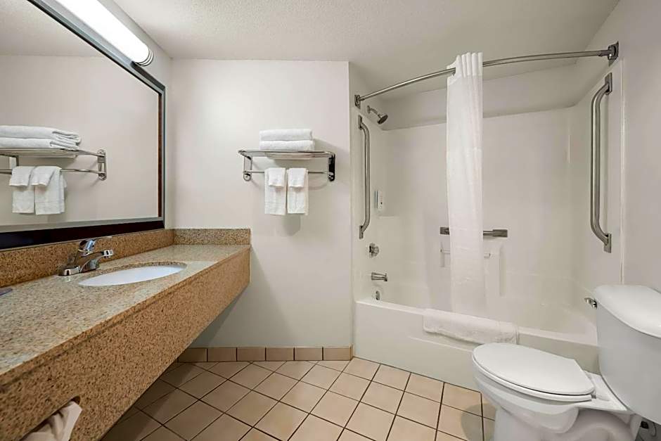 Quality Inn & Suites Black River Falls I-94