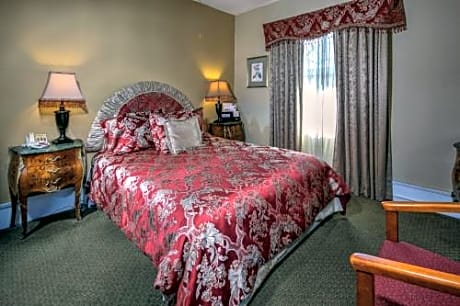 Deluxe Queen Room with View