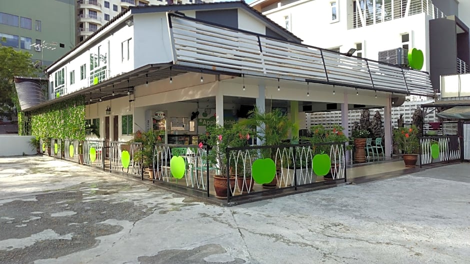 Apple 1 Hotel Gurney