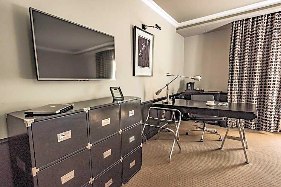 The Singular Santiago