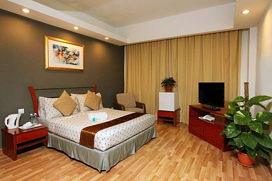 Mayres Hotel