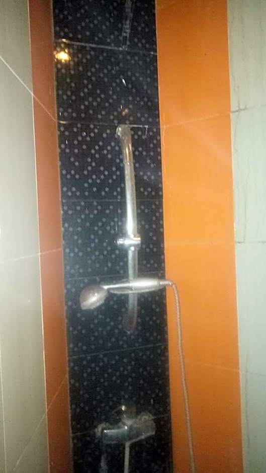 OYO Life 90646 Villa Karsinem Pasuruan