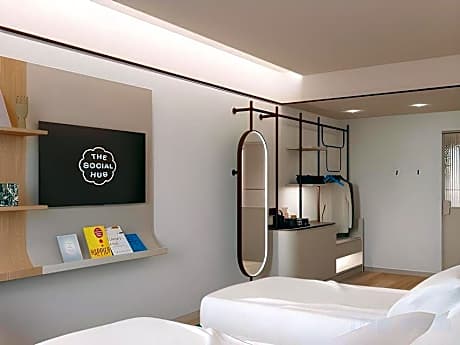 Signature Deluxe Twin