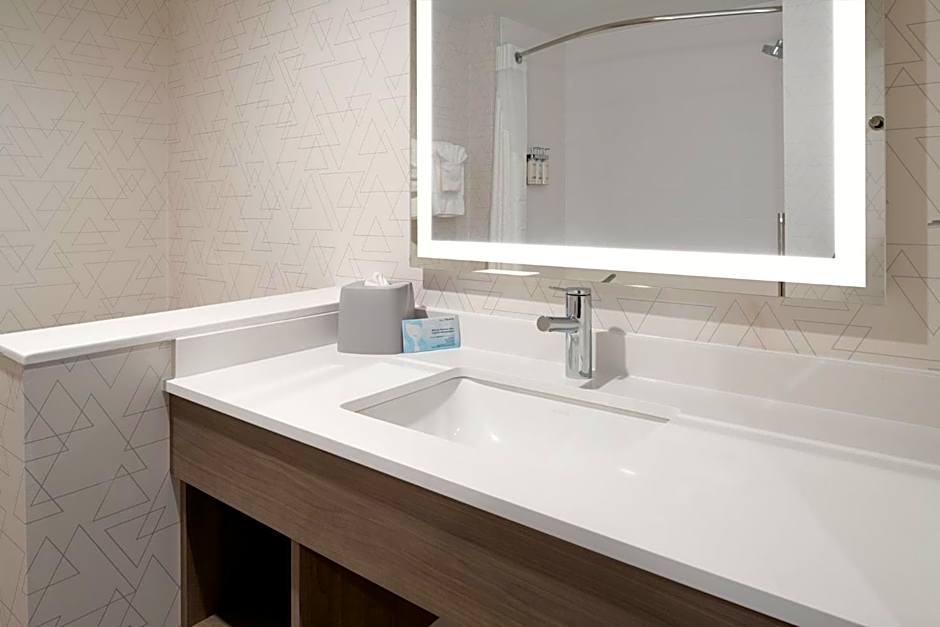Holiday Inn Express Lathrop - South Stockton By IHG