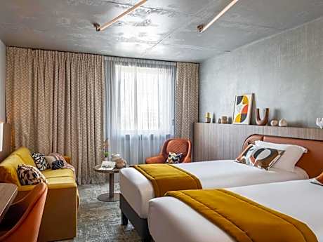 Connecting Family King Room with Sofa Bed and Two Single Beds