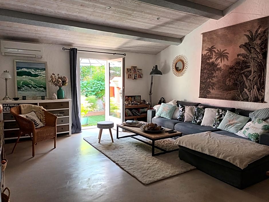Jolie Villa Lalou Côte D'Azur Trois Chambres – Frejus, ID