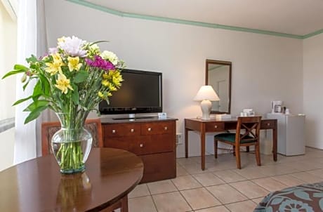 Thunderbird Beach Hotel