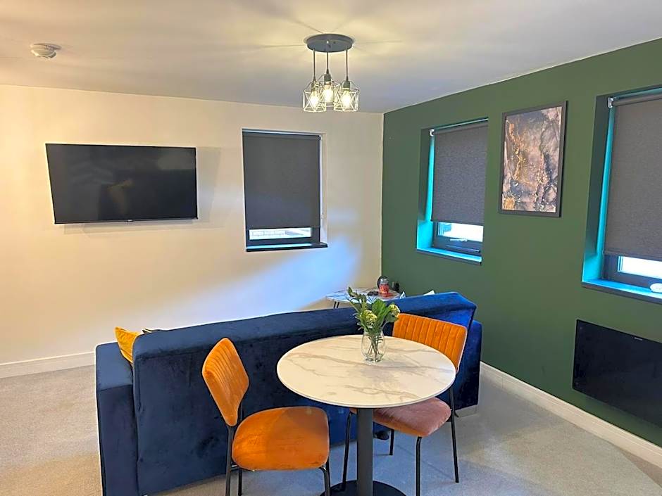 Adam Court Apartments - PE1 - Contractor Friendly - Choice of Studios or 1 Bed Apartments - Free Parking - Sofa Beds - Sky TV - Full Kitchen - Washer Dryer - WiFi