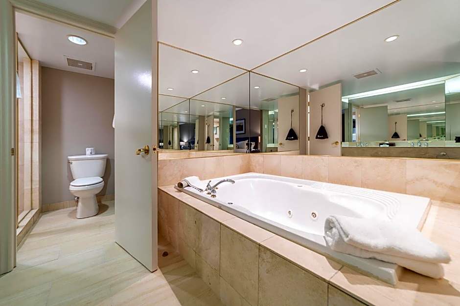 Horseshoe Valley Suites - The Azure