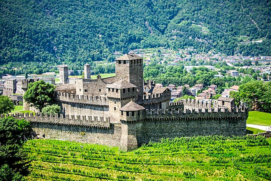 Ostello Montebello - Bellinzona Youth Hostel