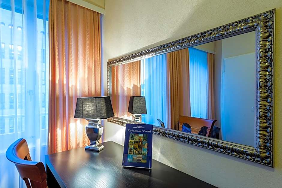 Hotel Century