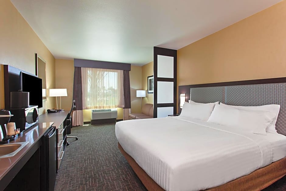 Holiday Inn Express & Suites Anaheim Resort Area