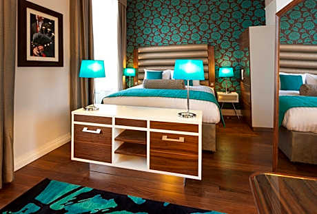 1 King Bed Standard