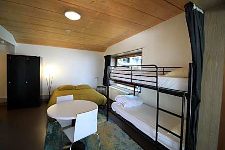 Bed in 4-Bed Male Dormitory Ensuite Shower – Shared Toilets