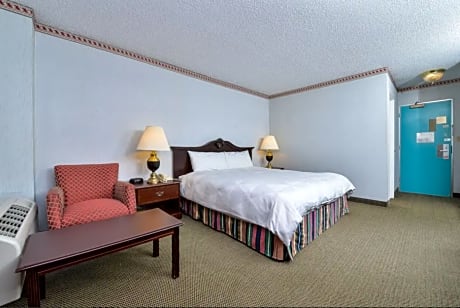 1 King Bed Smoking