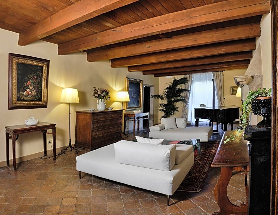 Palazzo Viviani Castello di Montegridolfo