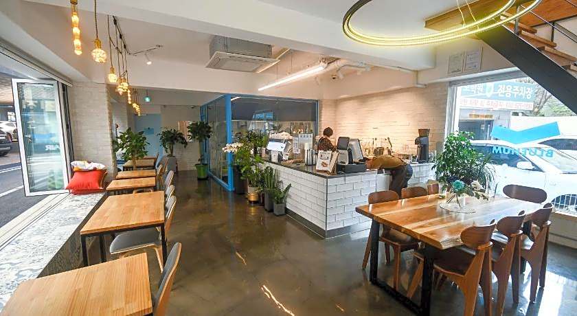 Bluehum Guesthouse