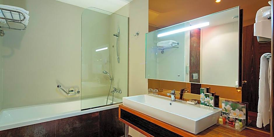 Noahs Ark Deluxe Hotel Spa