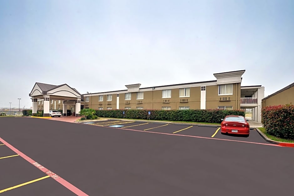 Super 8 by Wyndham Grand Prairie North