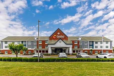 Comfort Inn & Suites Hampton near Coliseum