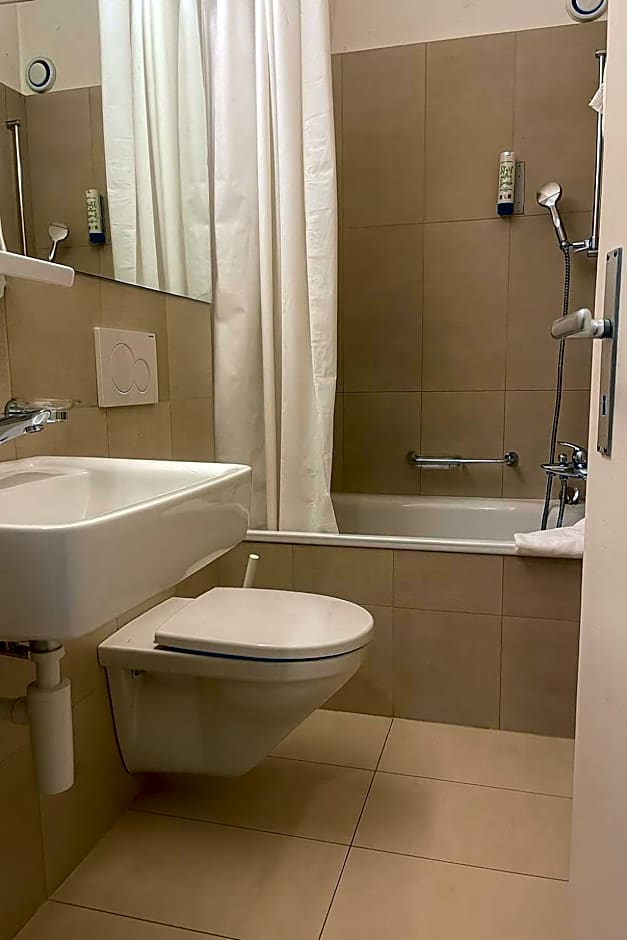 Hôtel de la Poste Martigny - City Center