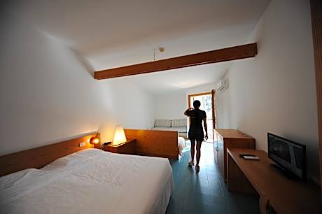 Classic Quadruple Room