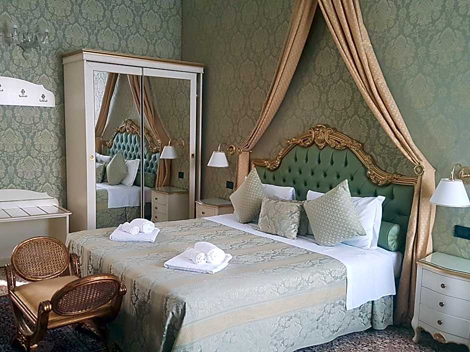 Friendly Venice Suites