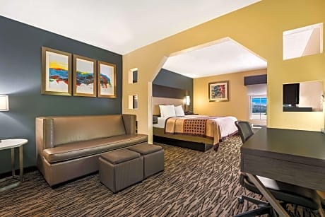 1 KING BED,MOBILITY ACC,BATHTB,SOFBD,MINSTE,NSMK,FULL BREAKFAST