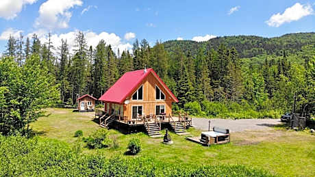 Relax with Mountain Views, Hot tub and Fireplace