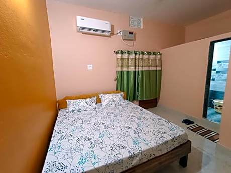 Goroomgo Grand Inn lodge Grand Raod Puri