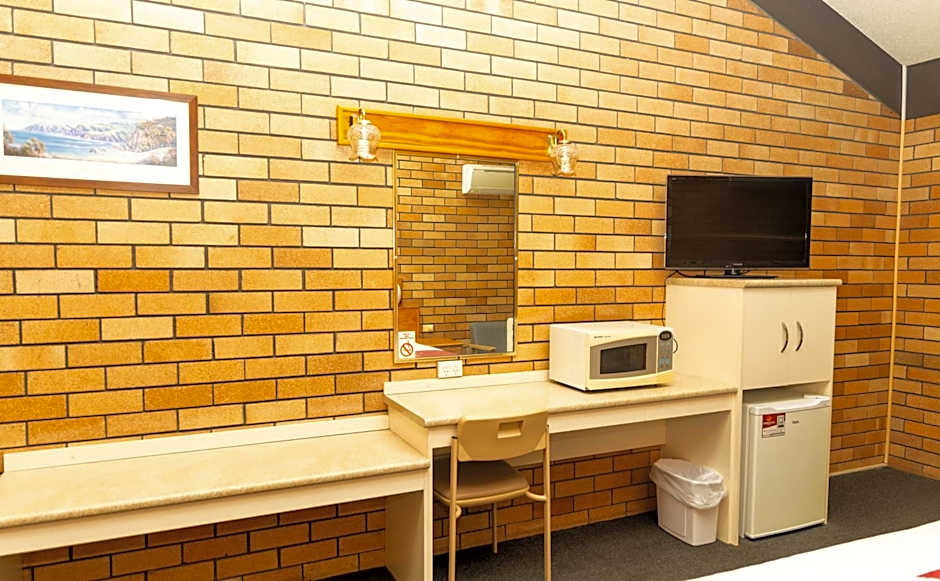 All Travellers Motor Inn