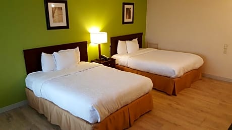 (50% off Special) Park and Stay - 2 Queen Beds
