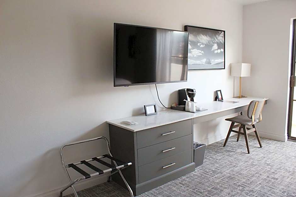 Vinland Hotel and Lounge