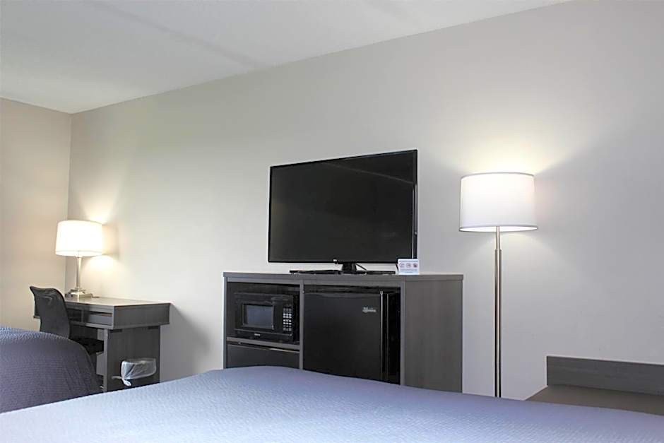 Super 8 by Wyndham Gardner