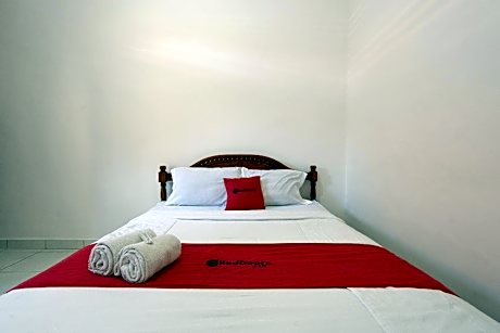 RedDoorz near Buleleng Harbour 2