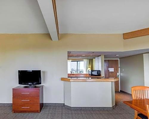 Comfort Inn & Suites Plano East