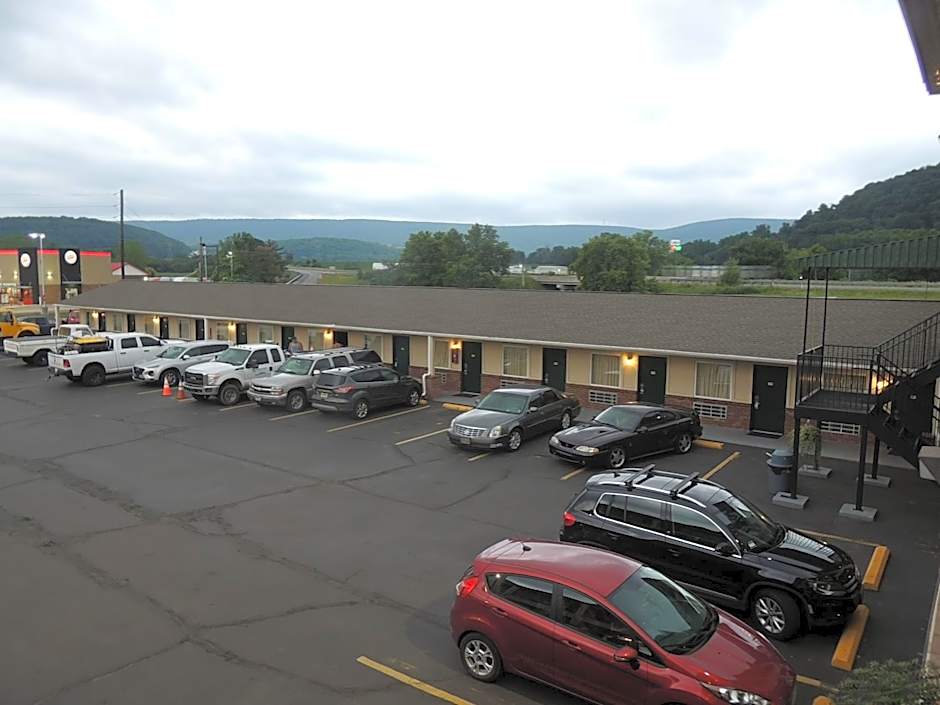 Super 8 by Wyndham Mifflinville Near Bloomsburg
