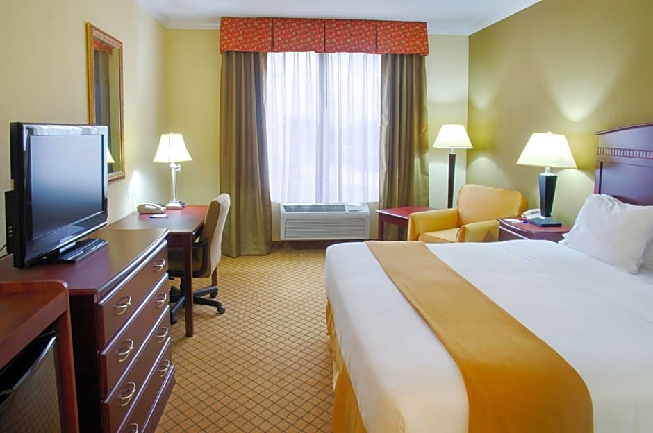 Holiday Inn Express Hotel & Suites Winnie, an IHG Hotel