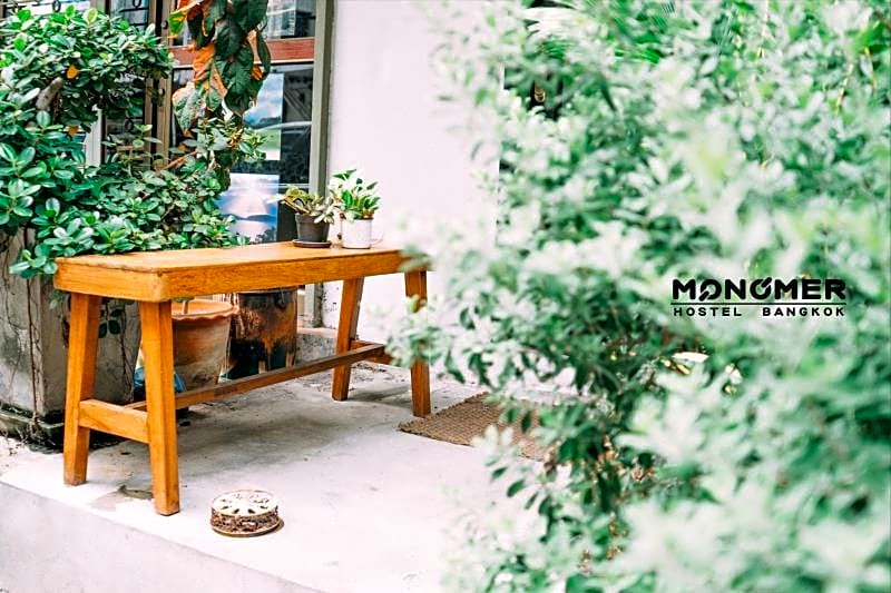 Monomer Hostel