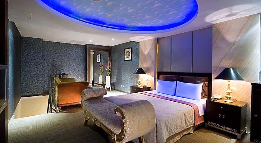 Crystal Business Motel