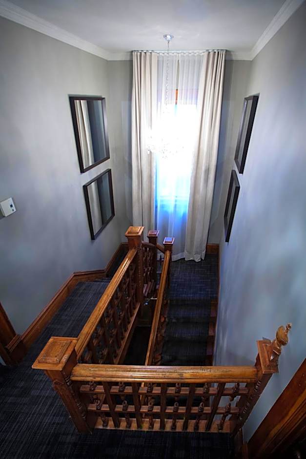 Le Pleasant Hôtel & Café