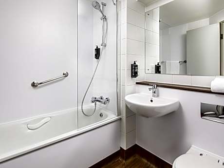 Standard Room With Three Single Beds