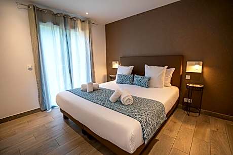 Two-Bedroom Apartment with Air Conditioning and Terrace (6 People)