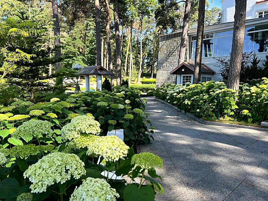 Oficerski Yacht Club