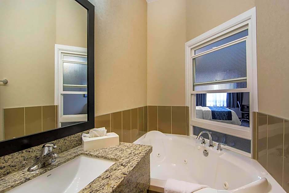Comfort Inn & Suites