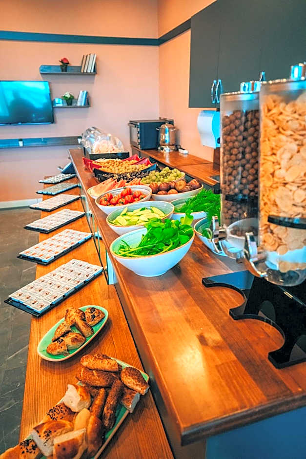 Roof 264 Hotel & Suites