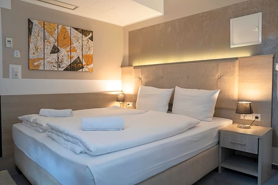 Alpha & Omega Hotel