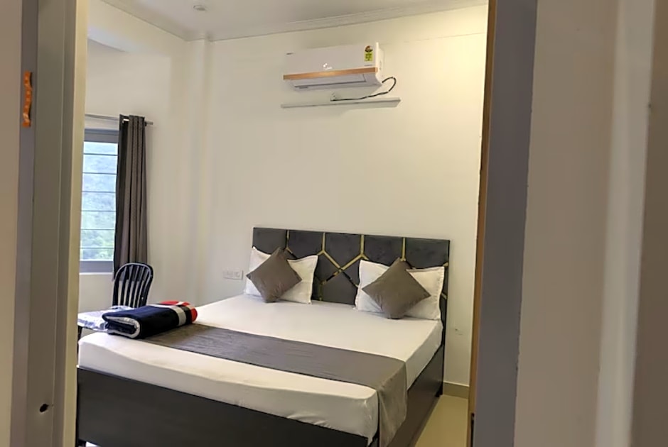 Goroomgo Komfy Stayz Dehradun